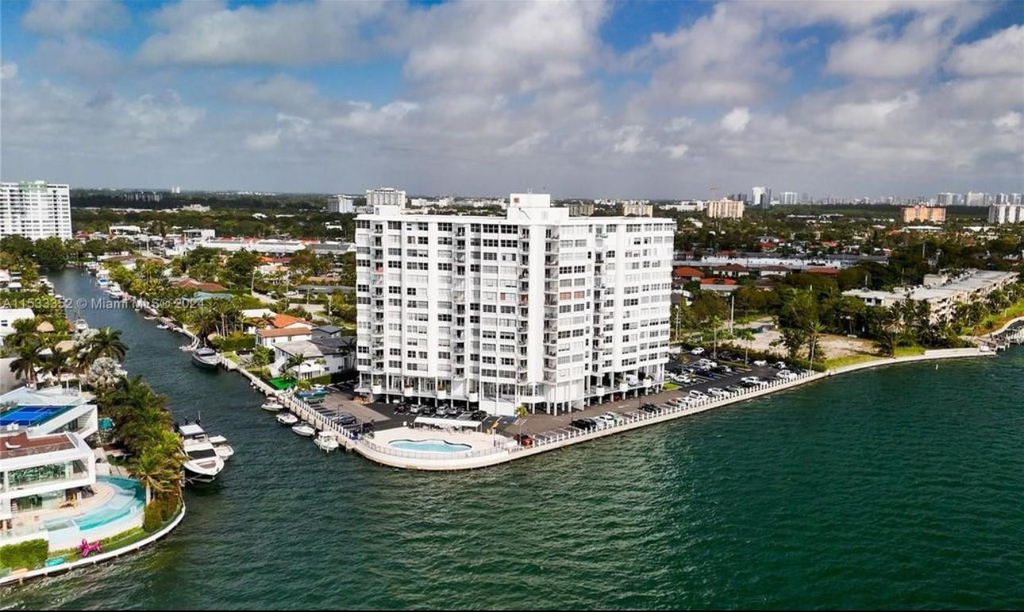 11930 N Bayshore Drive - Photo 7