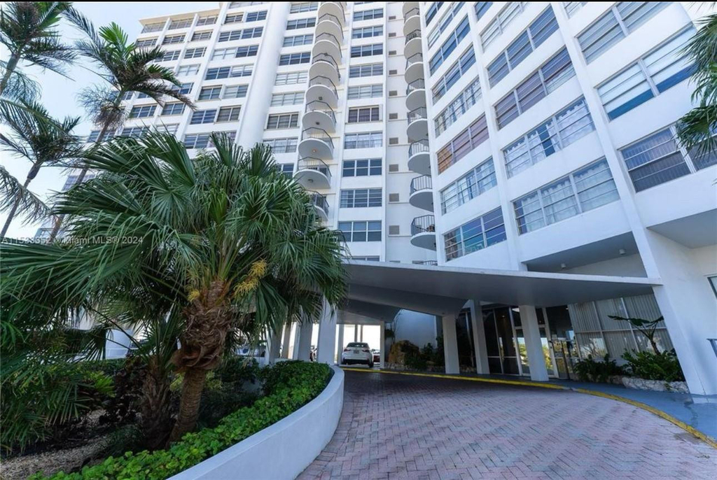 11930 N Bayshore Drive - Photo 10