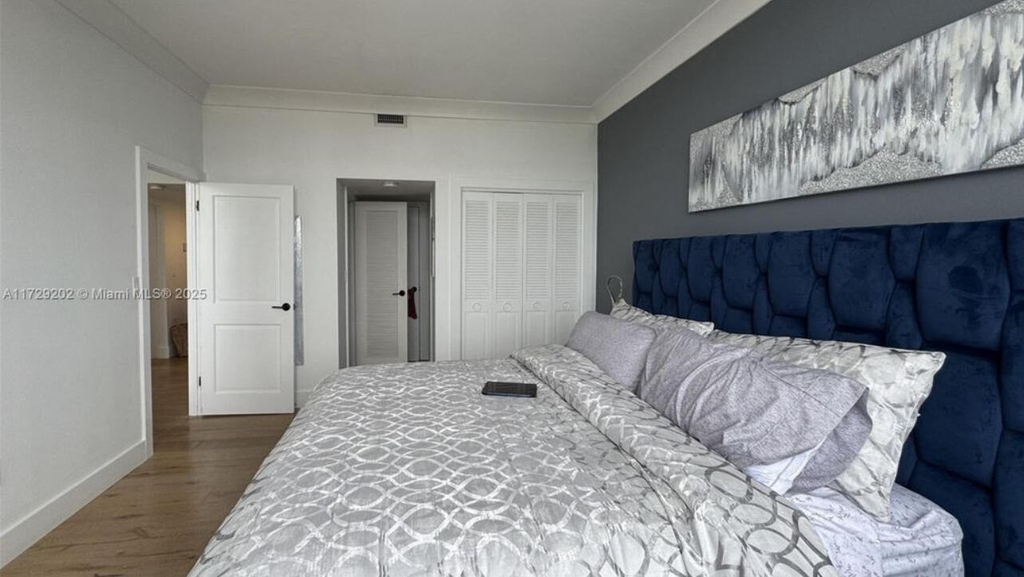 11930 N Bayshore Drive - Photo 15