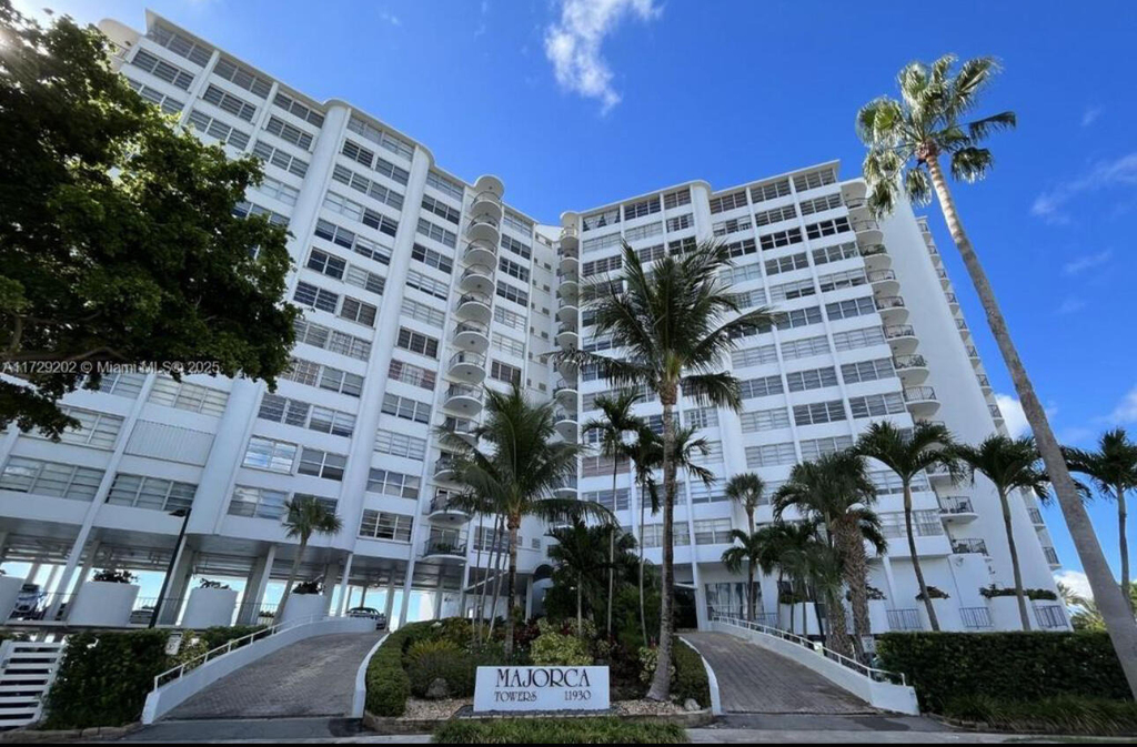 11930 N Bayshore Drive - Photo 0