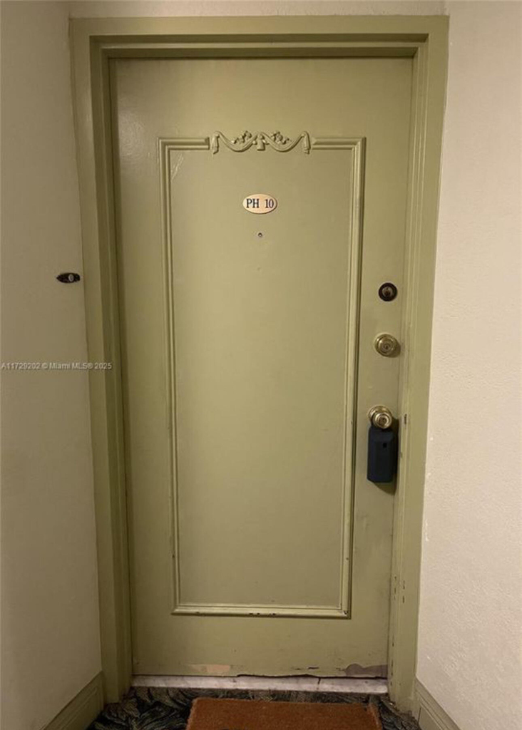 11930 N Bayshore Drive - Photo 2