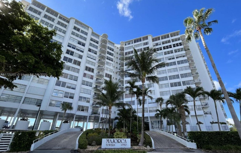 11930 N Bayshore Drive - Photo 17