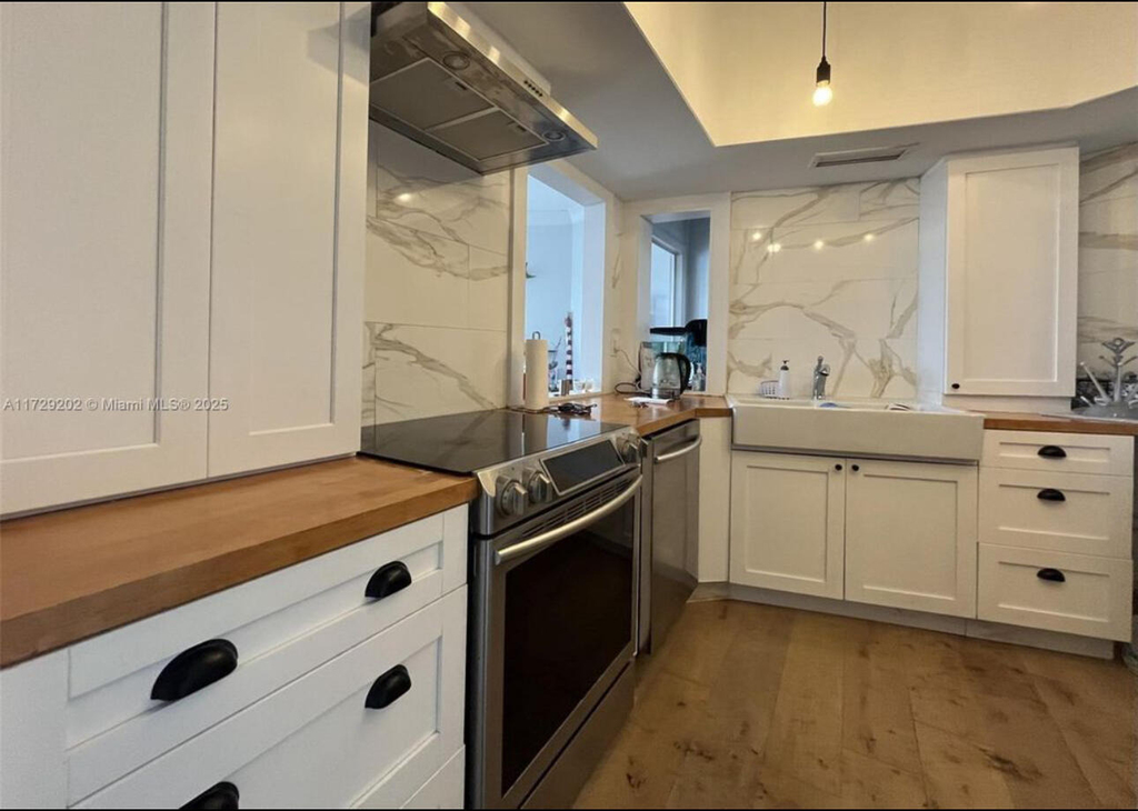 11930 N Bayshore Drive - Photo 5