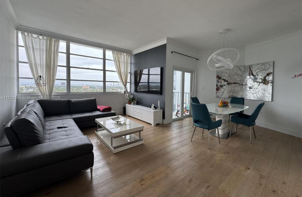 11930 N Bayshore Drive - Photo 9