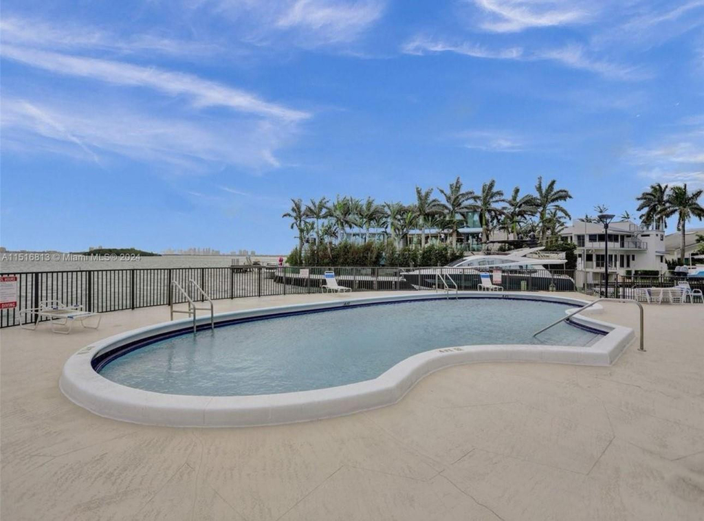 11930 N Bayshore Drive - Photo 2
