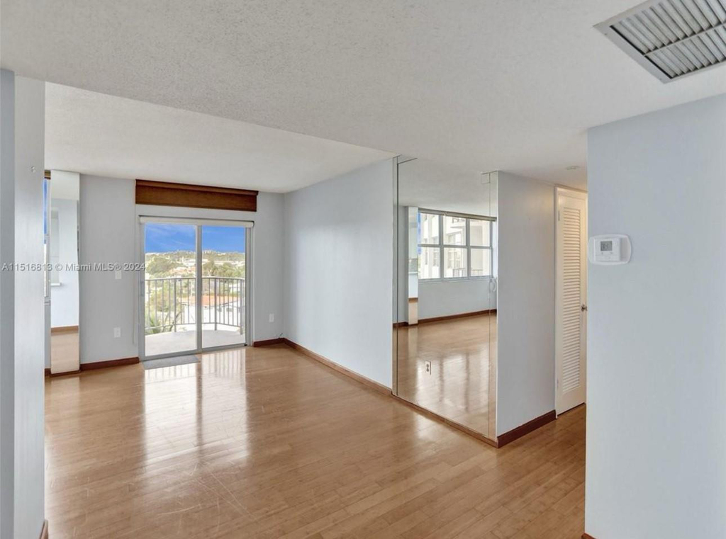 11930 N Bayshore Drive - Photo 18