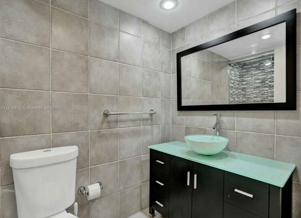 11930 N Bayshore Drive - Photo 15