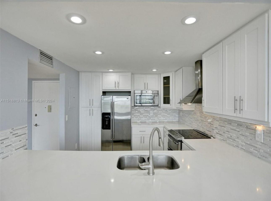 11930 N Bayshore Drive - Photo 22