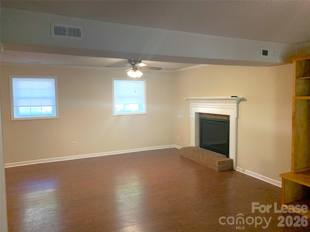 1114 Glenshannon Road - Photo 8