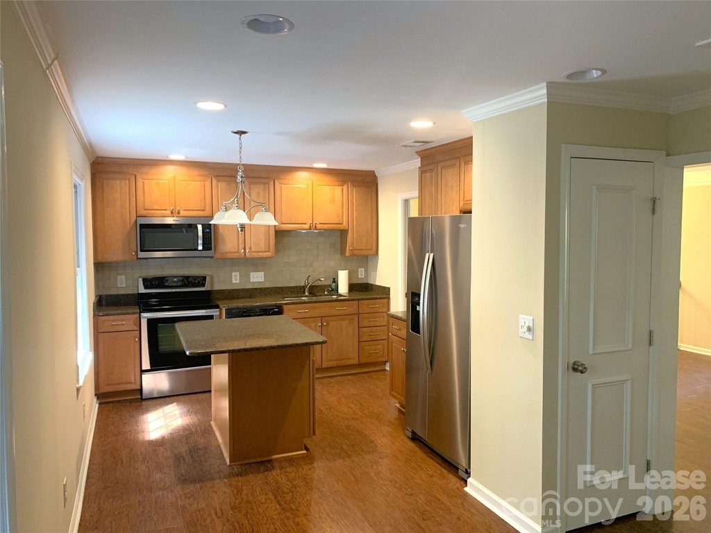 1114 Glenshannon Road - Photo 3