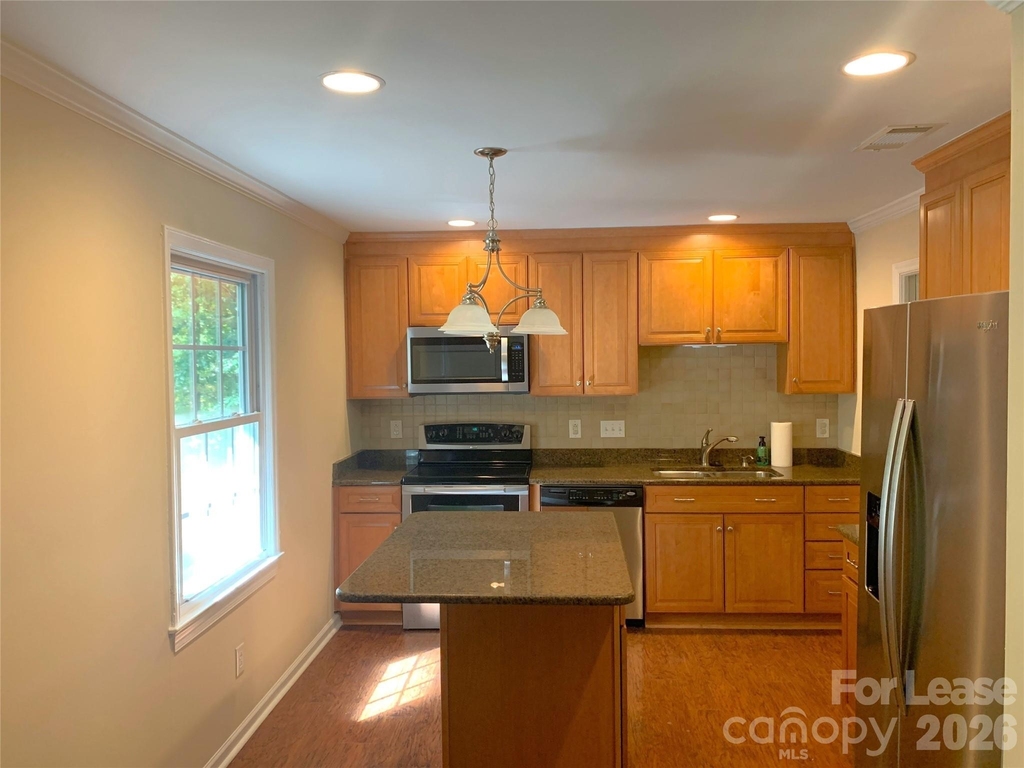 1114 Glenshannon Road - Photo 2