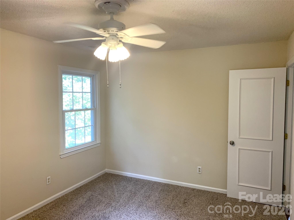 1114 Glenshannon Road - Photo 10