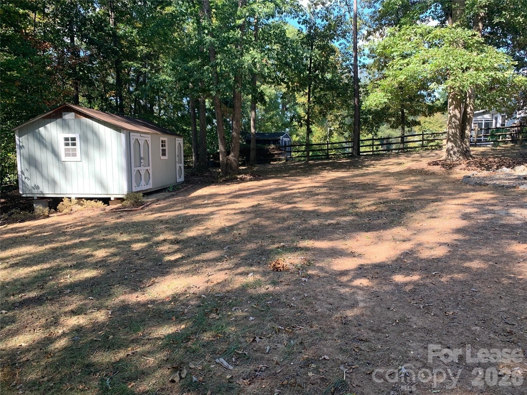 1114 Glenshannon Road - Photo 32
