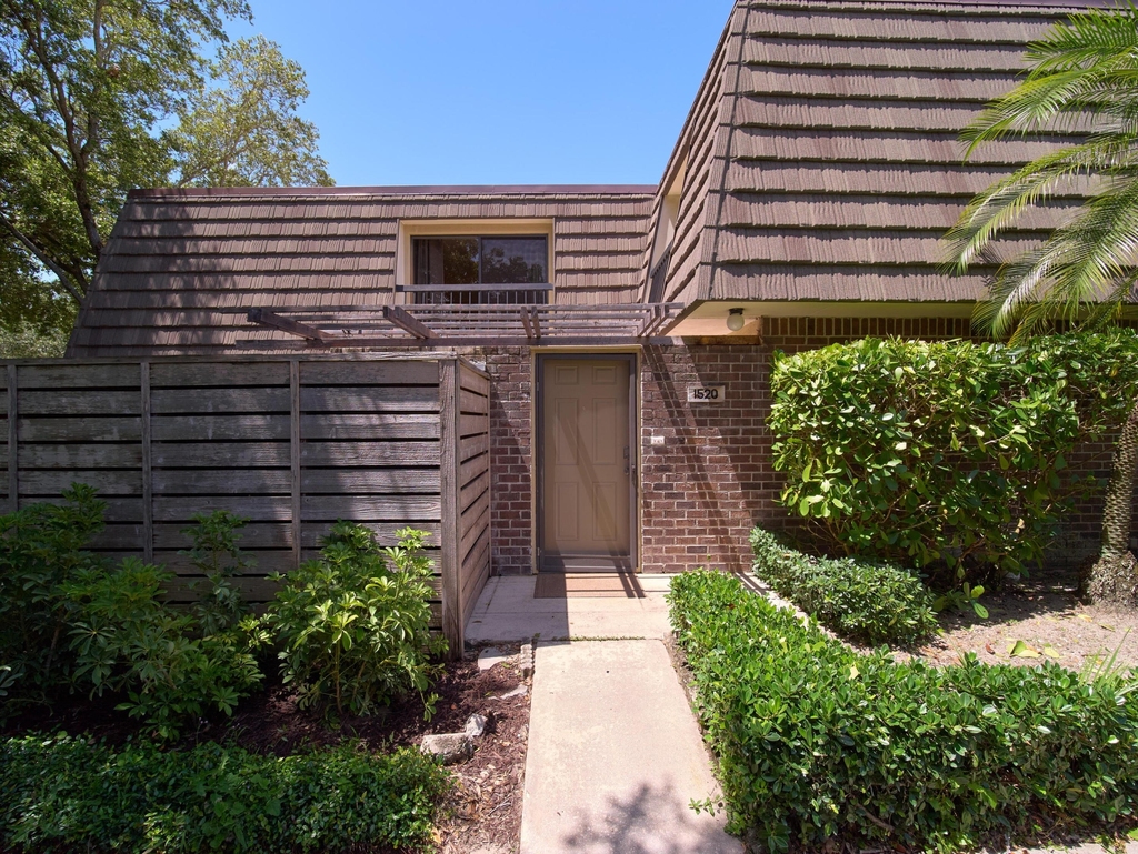 1520 15th Terrace - Photo 2