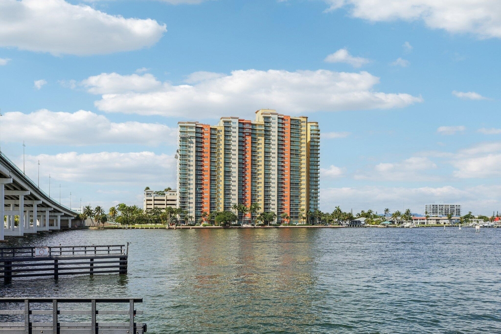 2650 Lake Shore Drive - Photo 32