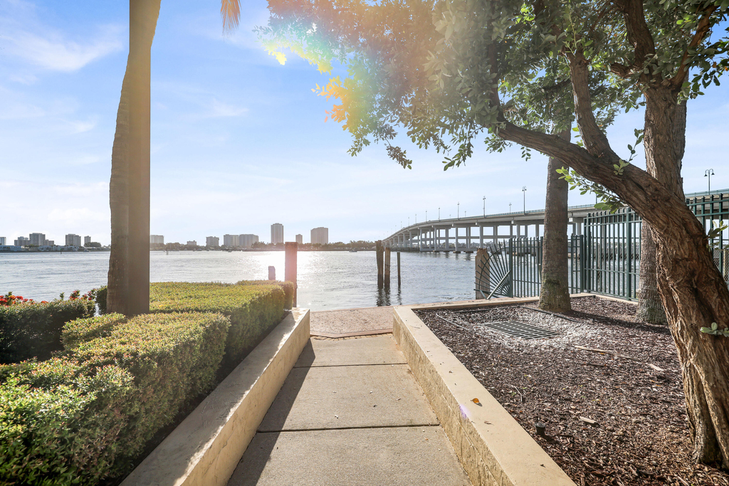 2650 Lake Shore Drive - Photo 36