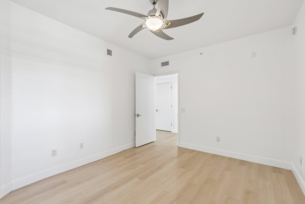 2650 Lake Shore Drive - Photo 10