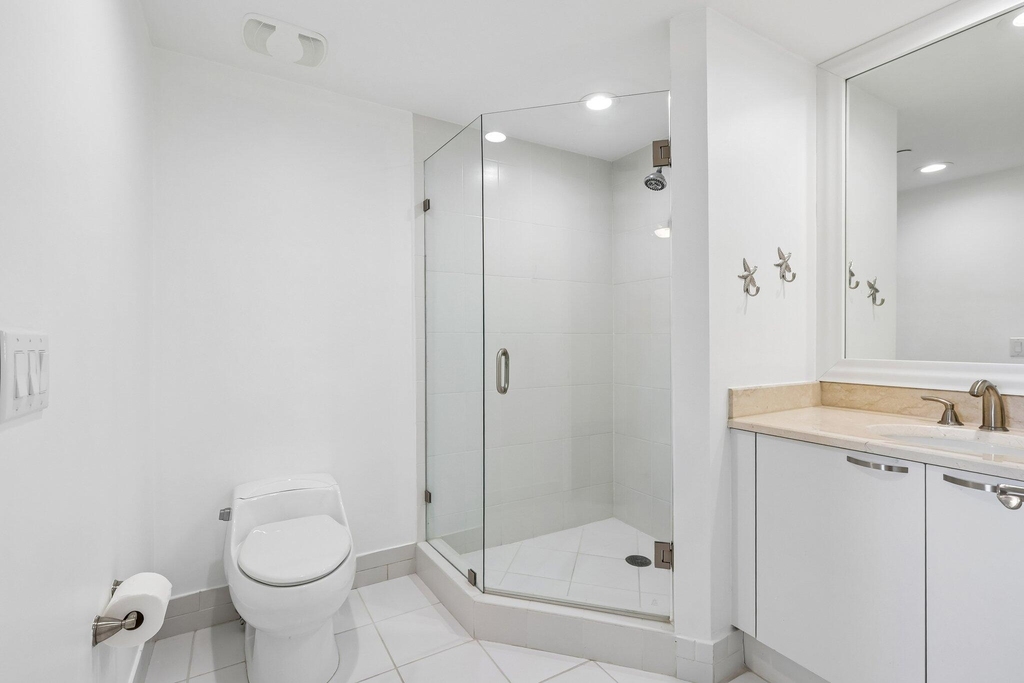 2650 Lake Shore Drive - Photo 13