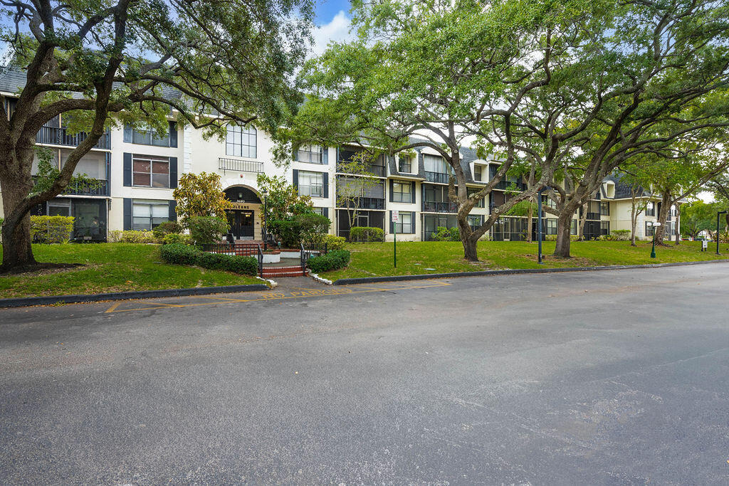 3680 Inverrary Drive - Photo 24