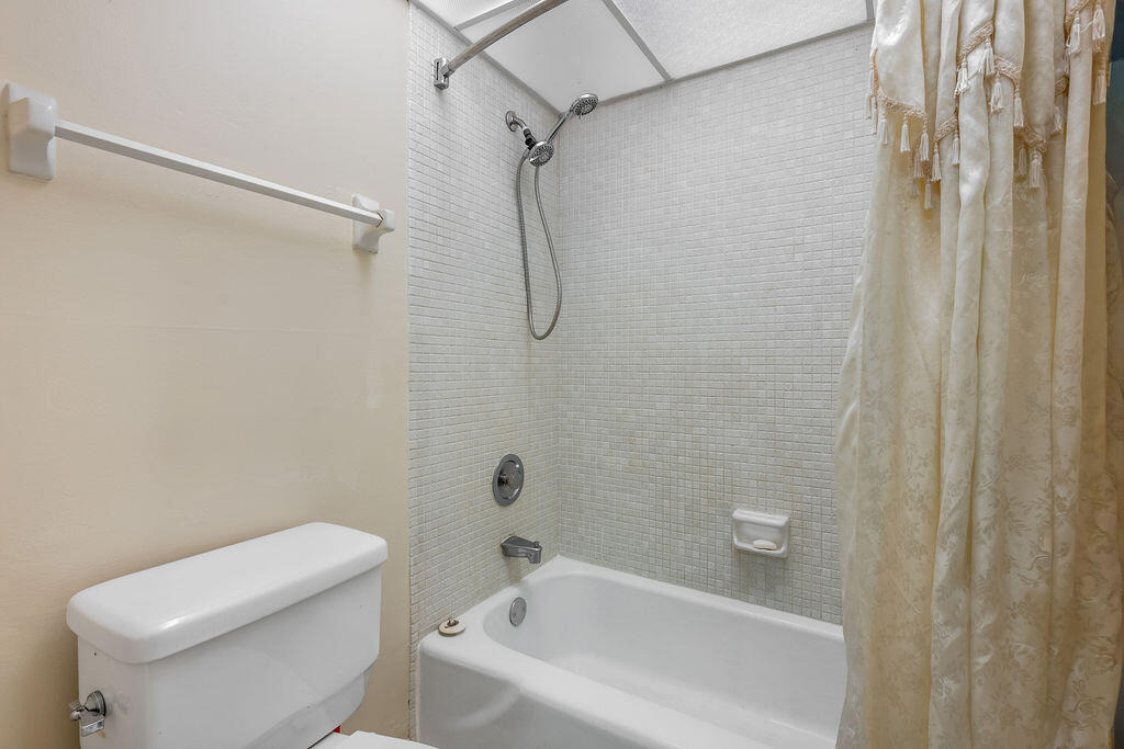 3680 Inverrary Drive - Photo 11