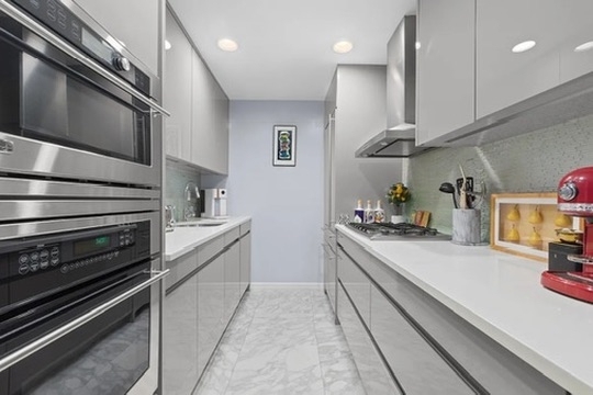 445 West 54th Street - Photo 2