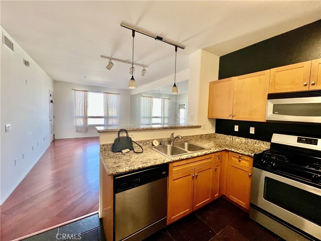 100 S Alameda - Photo 2