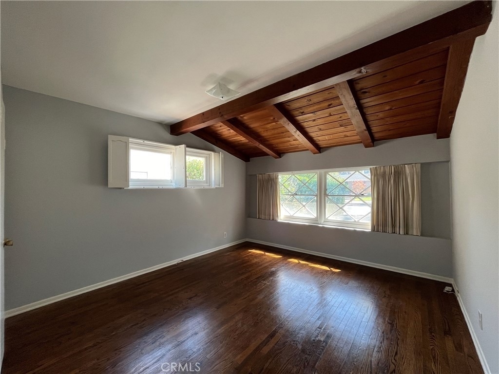 22607 Collins Street - Photo 8