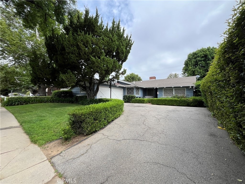 22607 Collins Street - Photo 12