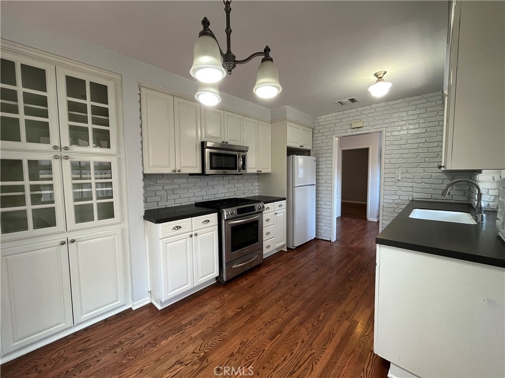 22607 Collins Street - Photo 0