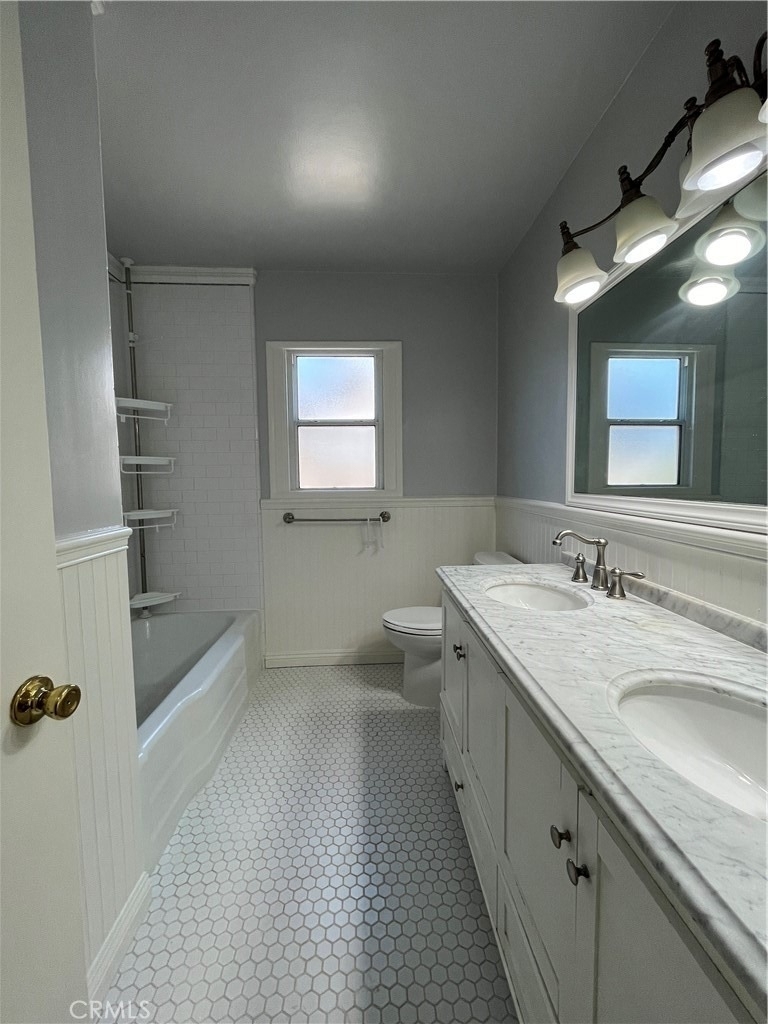 22607 Collins Street - Photo 9