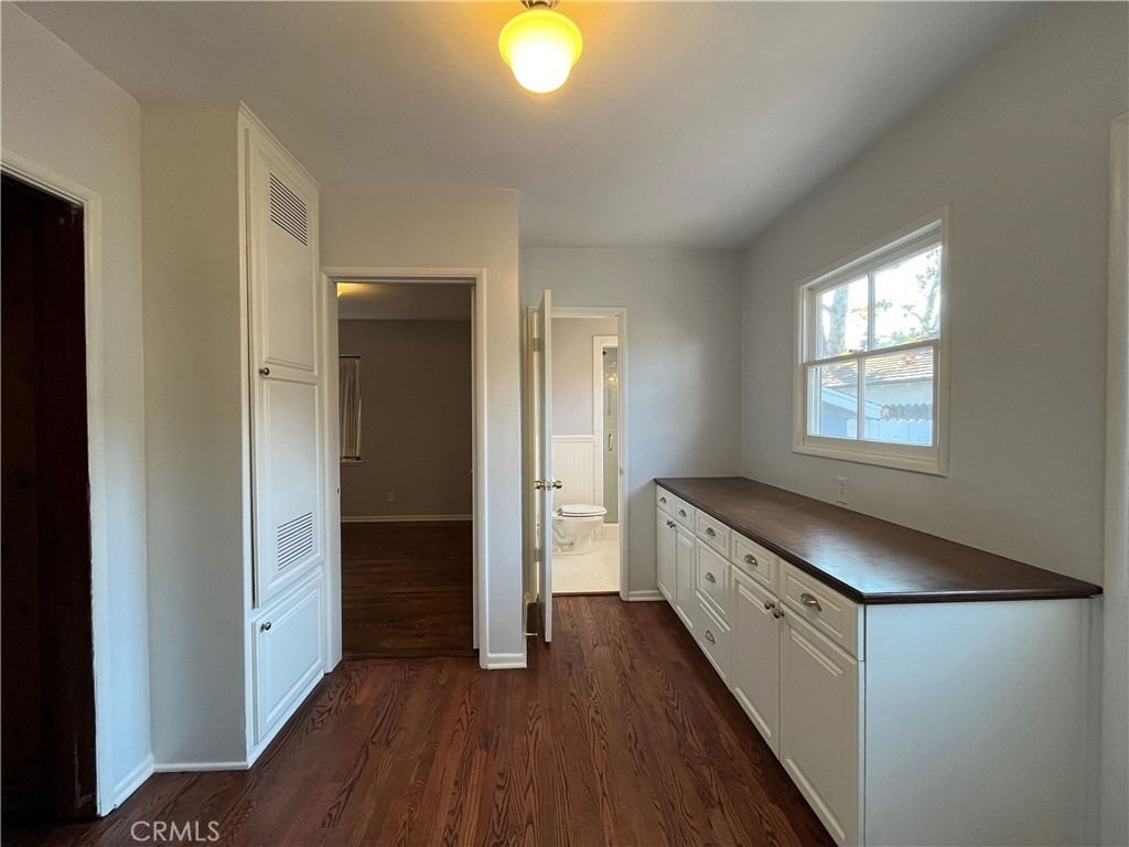 22607 Collins Street - Photo 6