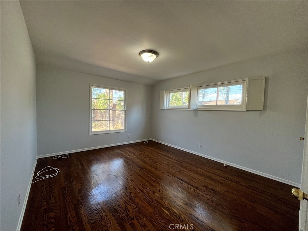 22607 Collins Street - Photo 10