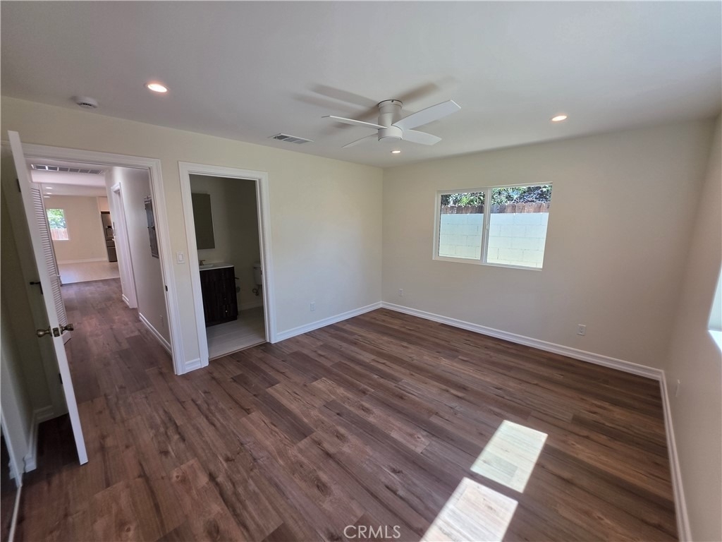 10849 N Swinton Avenue - Photo 12