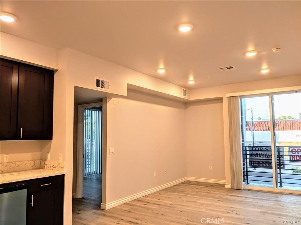 7343 Reseda Boulevard - Photo 1