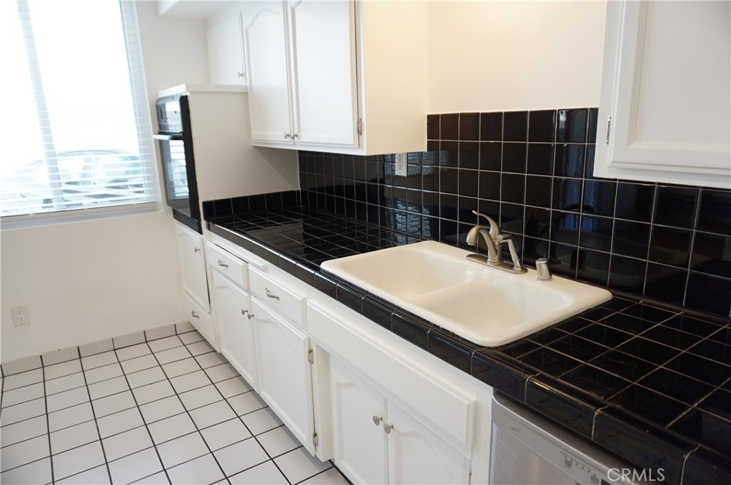 4610 Densmore Avenue - Photo 14