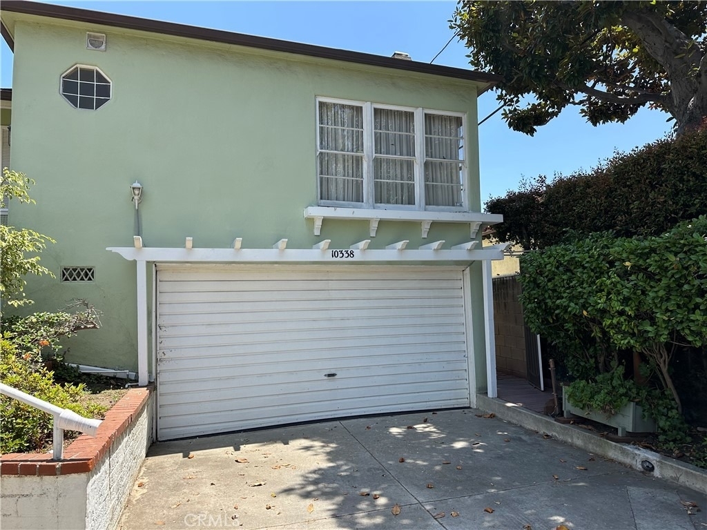 10338 Eastborne - Photo 0