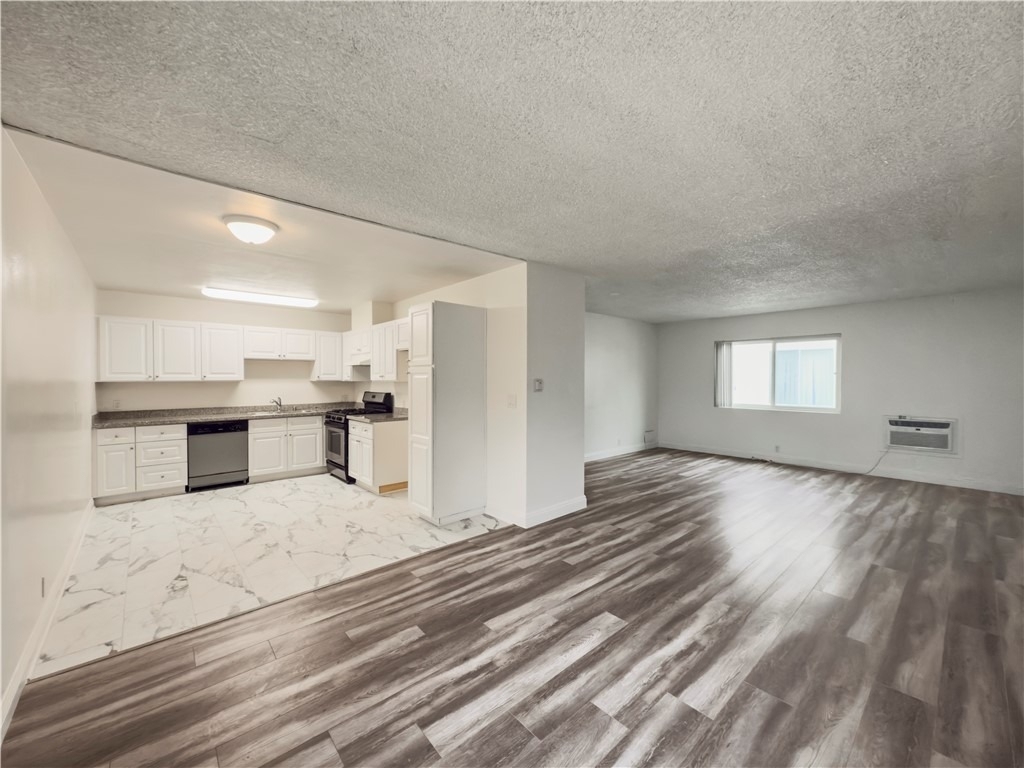 1908 Gardena Avenue - Photo 1