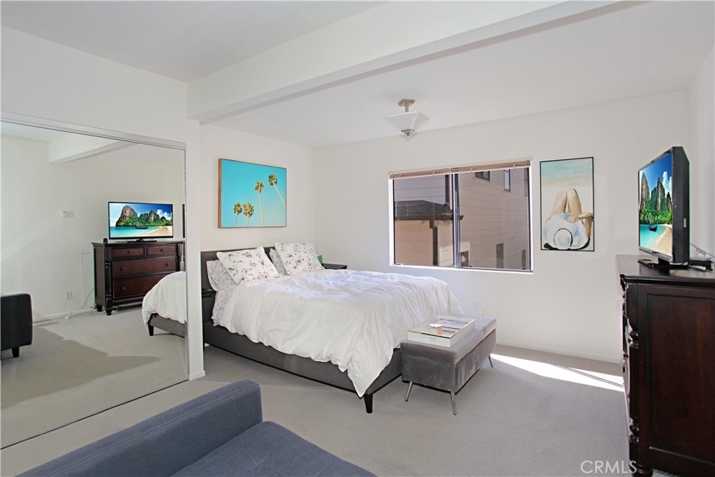 405 Heliotrope Avenue - Photo 1