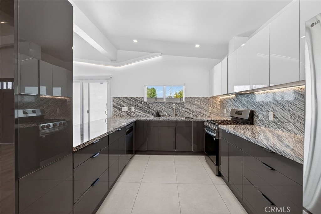 10806 Paso Robles - Photo 10