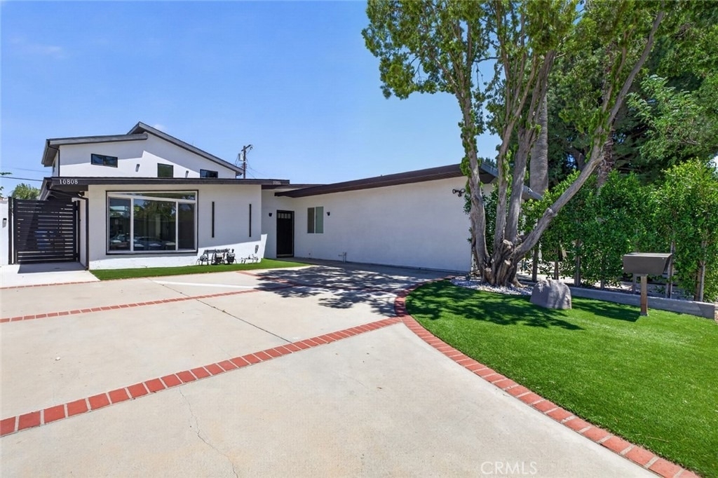 10806 Paso Robles - Photo 1