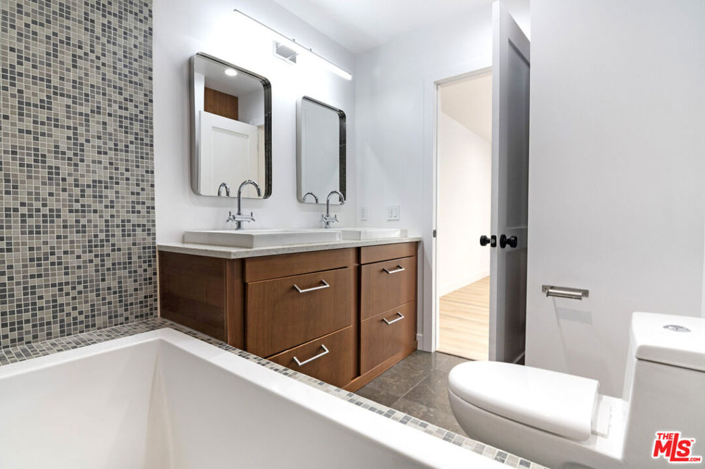 824 Westmount Drive - Photo 12