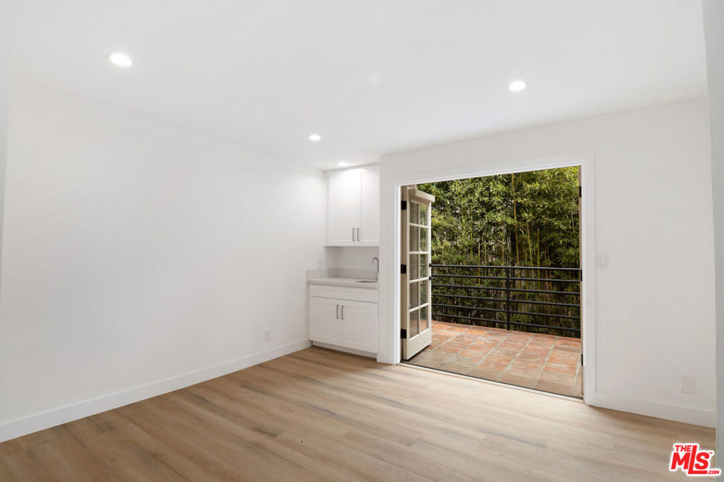 824 Westmount Drive - Photo 3