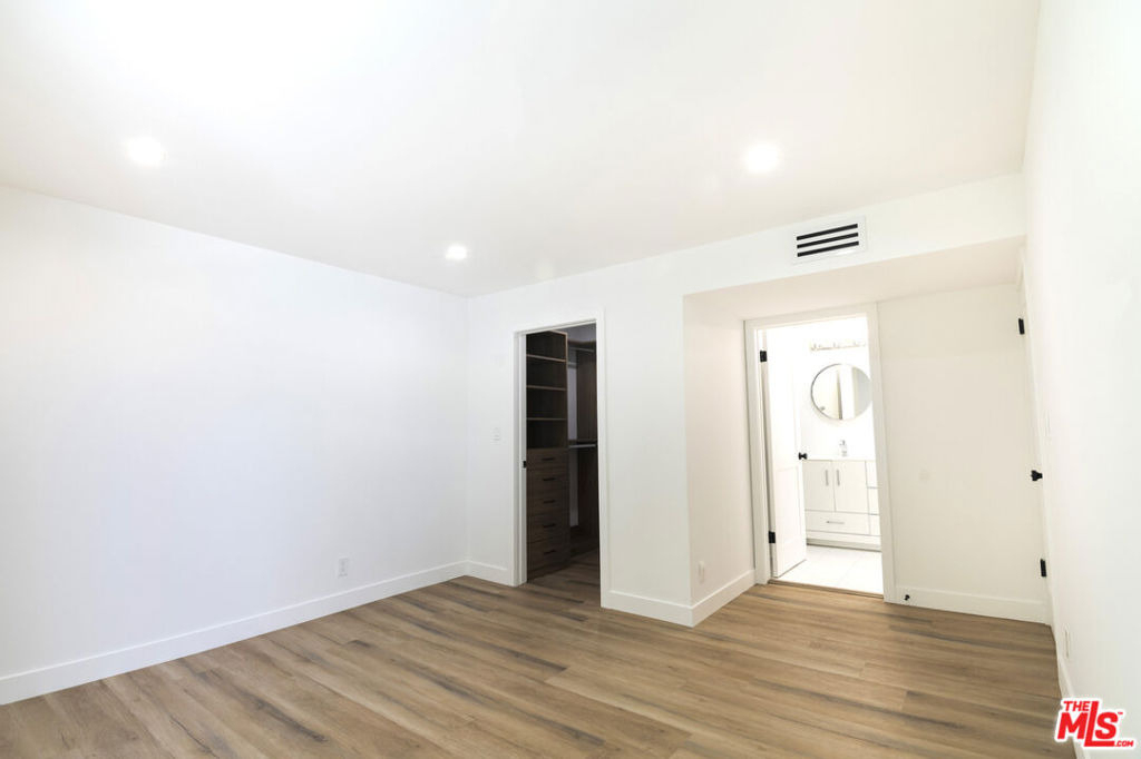 824 Westmount Drive - Photo 13
