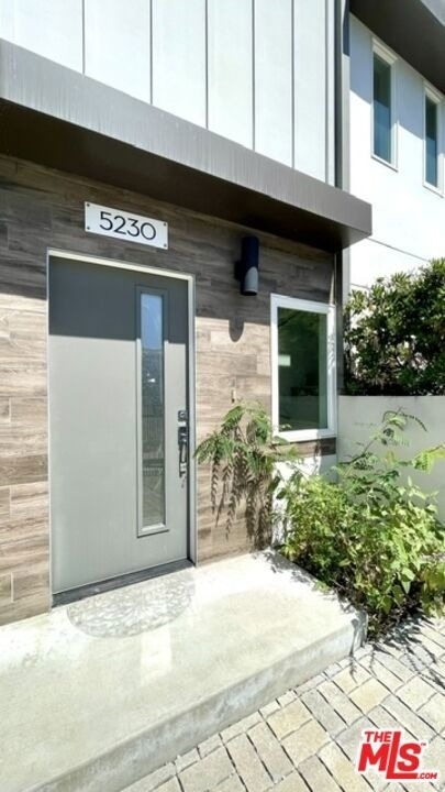 5230 Satsuma Avenue - Photo 1