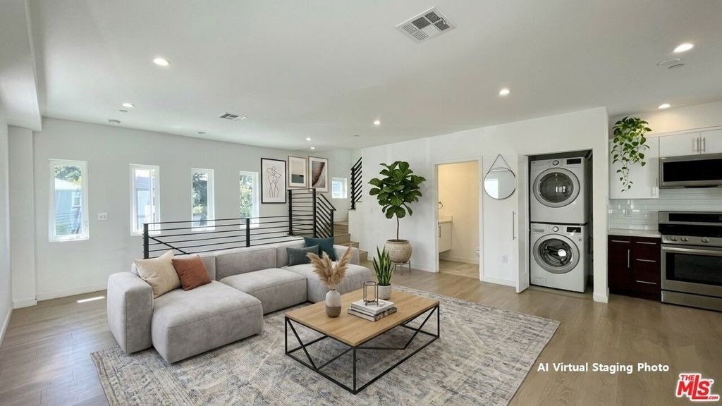 5230 Satsuma Avenue - Photo 2