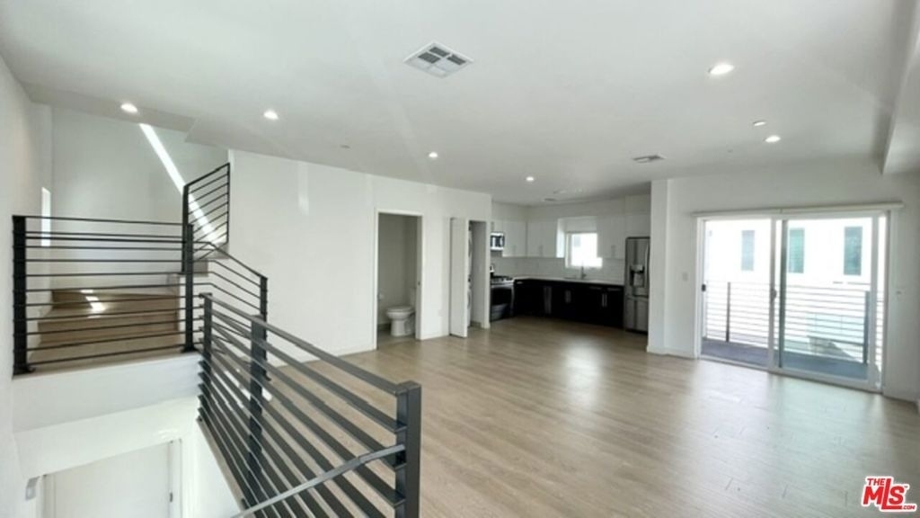 5230 Satsuma Avenue - Photo 5