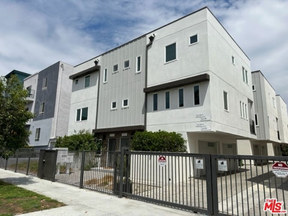 5230 Satsuma Avenue - Photo 0