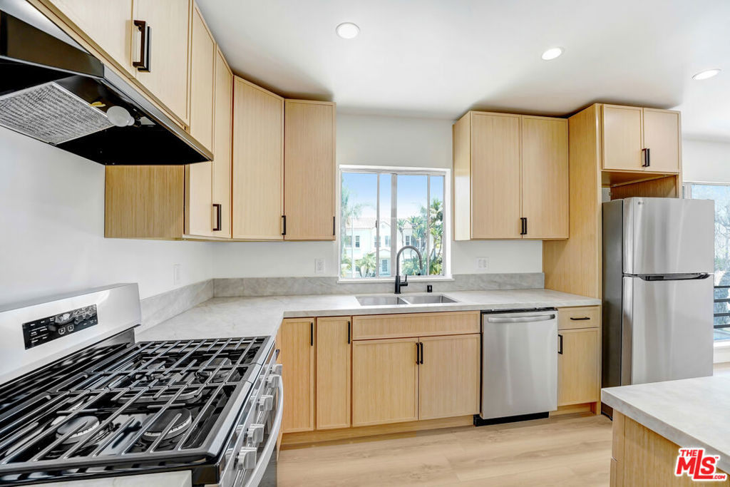 1435 S Hayworth Avenue - Photo 3