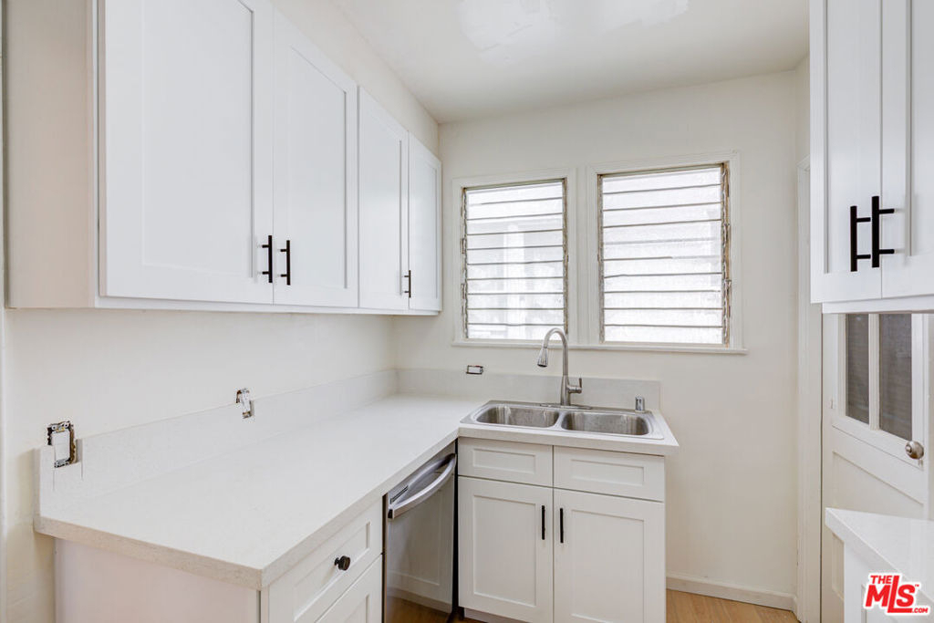 143 S Canon Drive - Photo 13