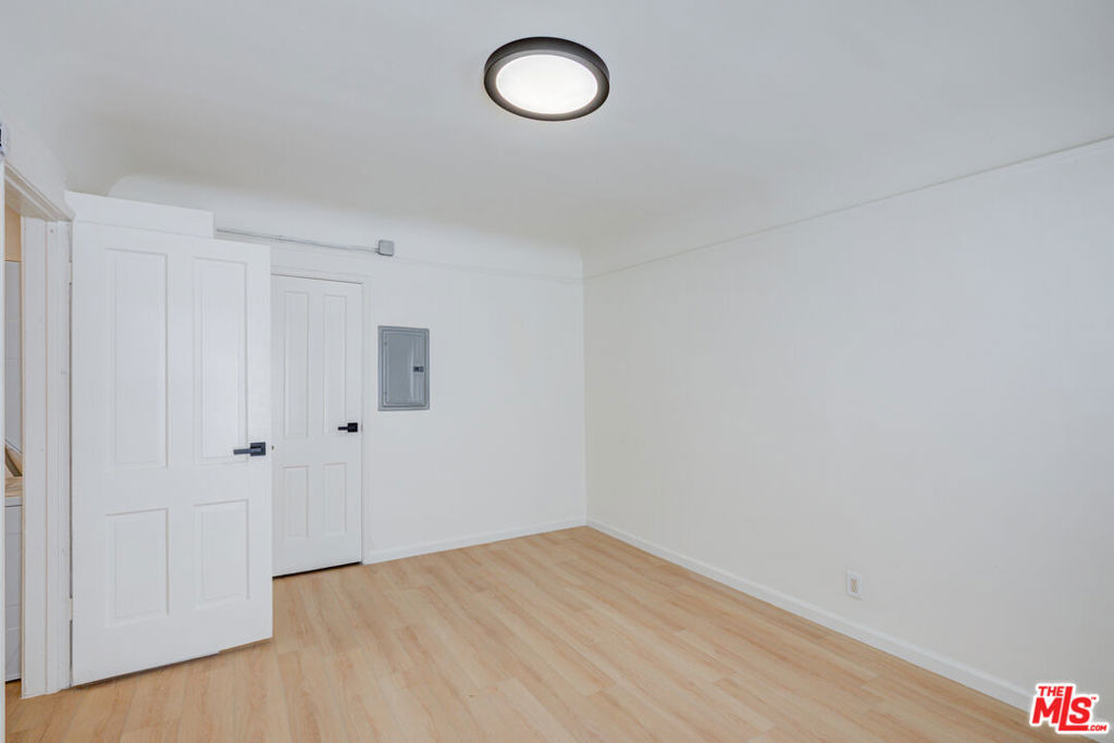 143 S Canon Drive - Photo 17